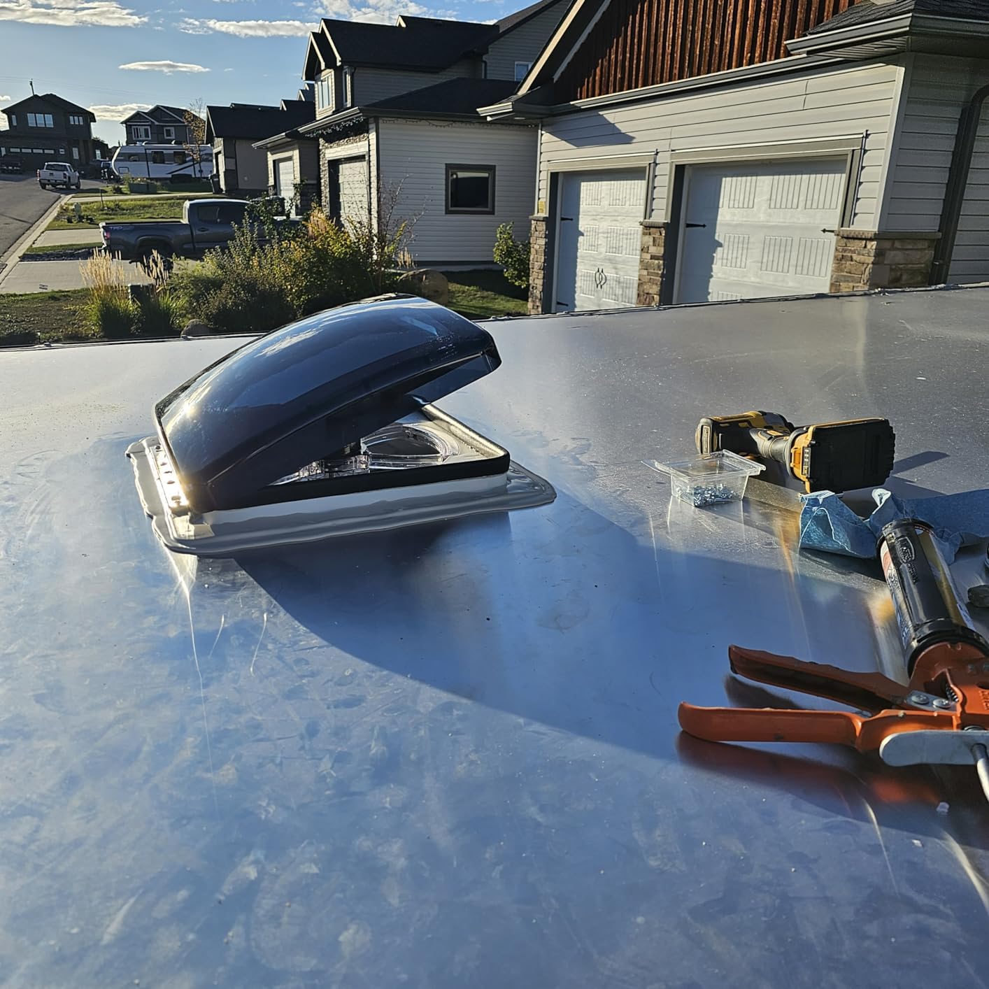 12V RV Roof Fan Vent 14'' 10 Speed Reversible Manual Lift (NO REMOTE)