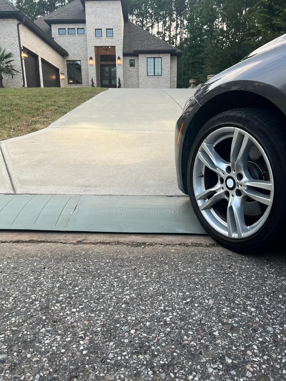 – Gray Color – Driveway Curb Ramps – Low Profile Car Ramps – 3 Piece Expandable Set – Made from Heavy Duty Recycled Rubber – Eliminate Scraping and Damage On Your Car Truck RV