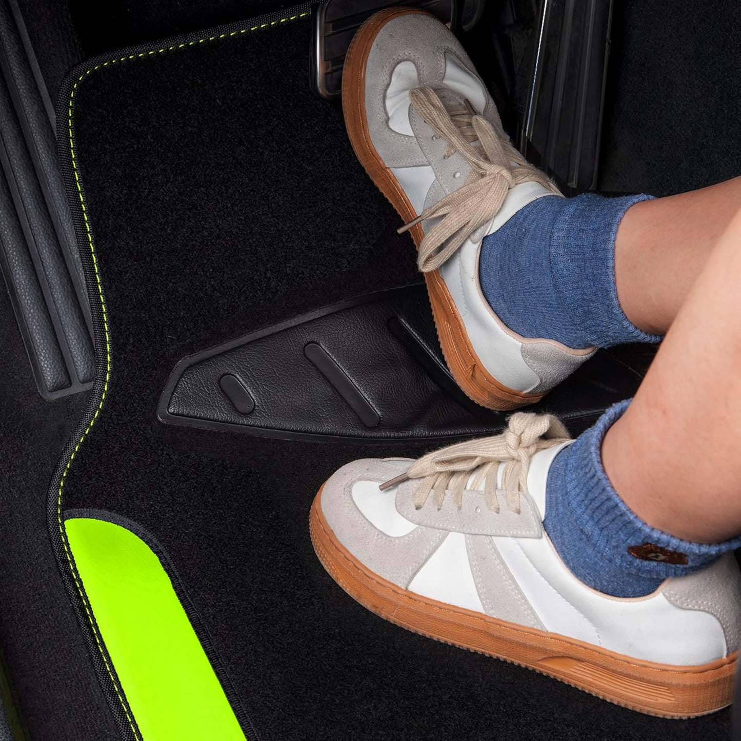 CAR PASS Fluorescent Leather & Waterproof Car Carpet Floor Mats, Universal Car Mats Fit for SUV,Vans,sedans, Trucks,Set of 4pcs Car Carpet with Anti-Slip nibbs Driver Heel Pad (Black Green Lime)
