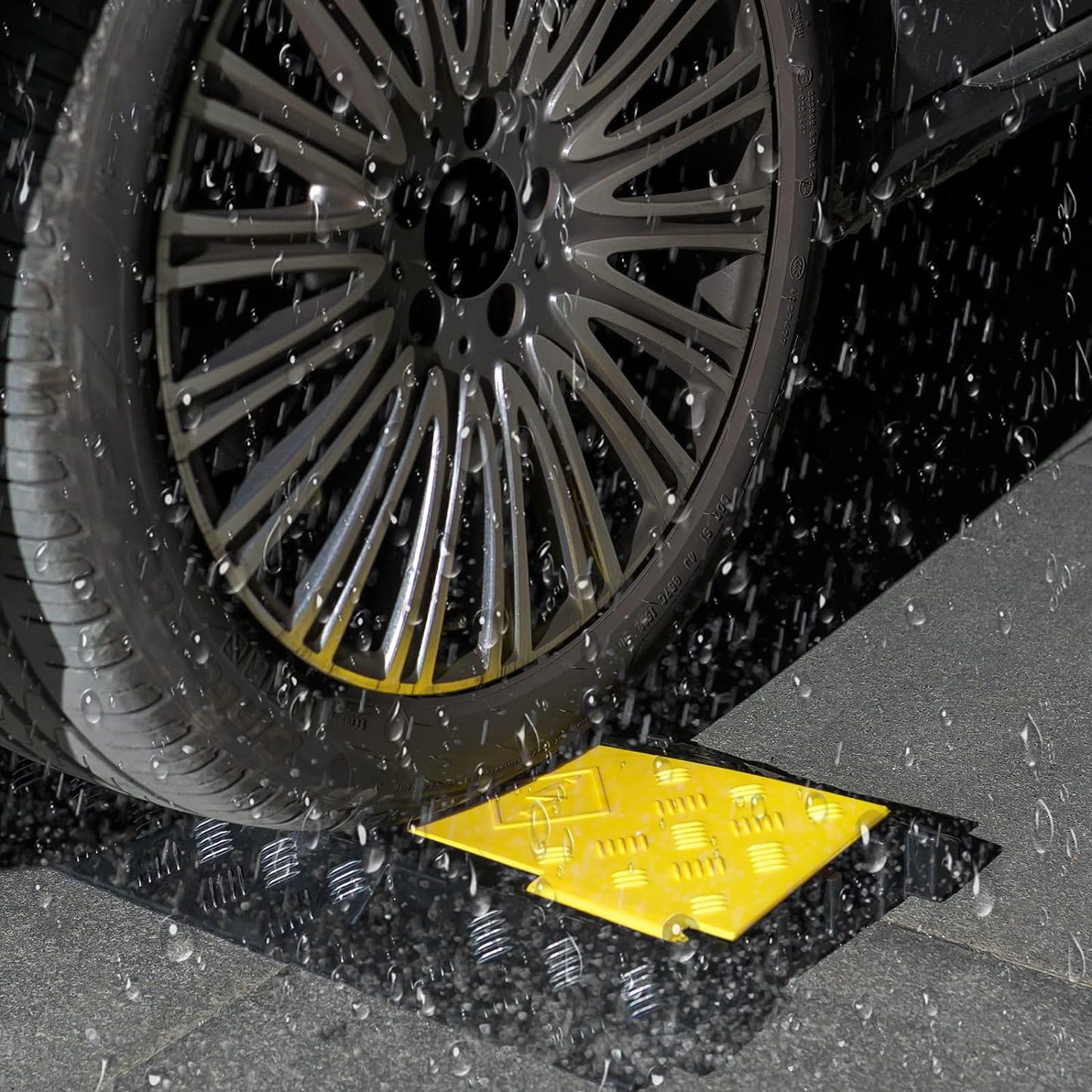 CXRCY Cable Ramp 2 Pack of 3 Channel PVC Rubber Cable Protector, 44000lbs Capacity Heavy Duty Speed Bumps Hose Cord Protector Ramps for Wire Hose Pipe Hider Driveway Outdoor